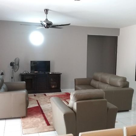 Anjung Homestay セパン エクステリア 写真