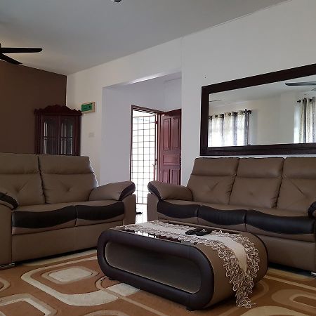 Anjung Homestay セパン エクステリア 写真