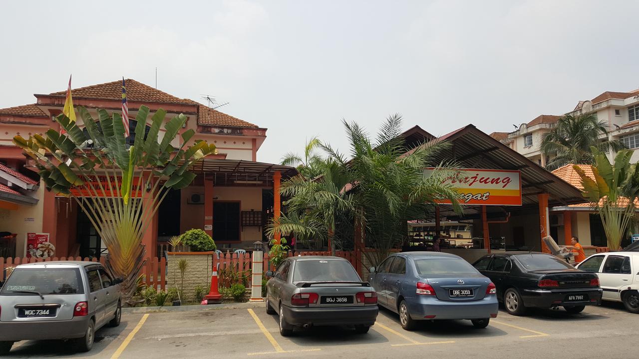 Anjung Homestay セパン エクステリア 写真