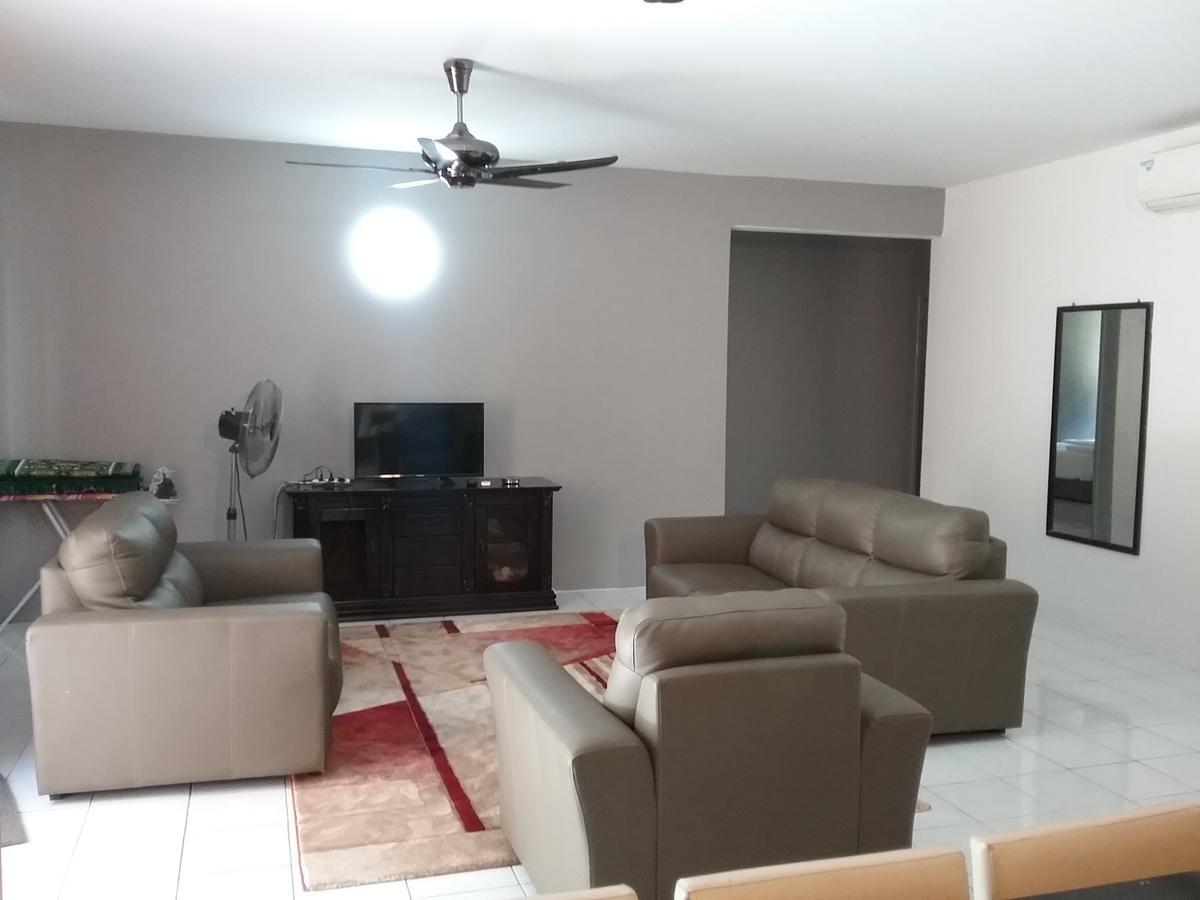 Anjung Homestay セパン エクステリア 写真